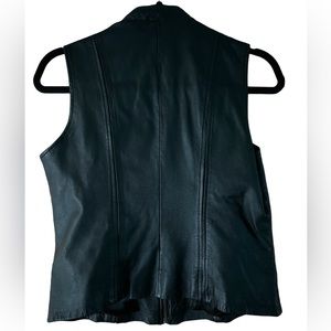 Black medium size vest. Leather limited.